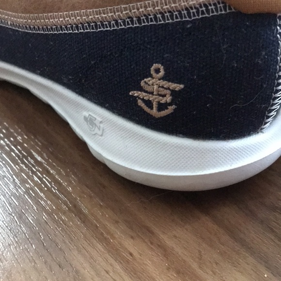 Shoes for women still good condition size 6.5 I used it twice only - Picture 3 of 5